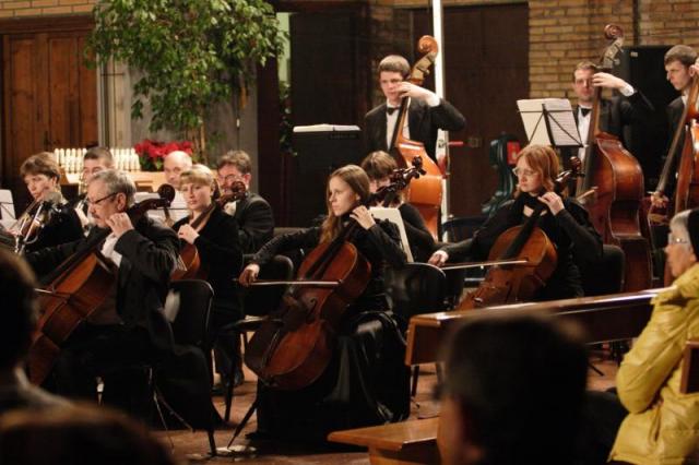 i Violoncelli e Contrabbassi dell'Orchestra Sinfonica Regionale di Khmelnitsky
